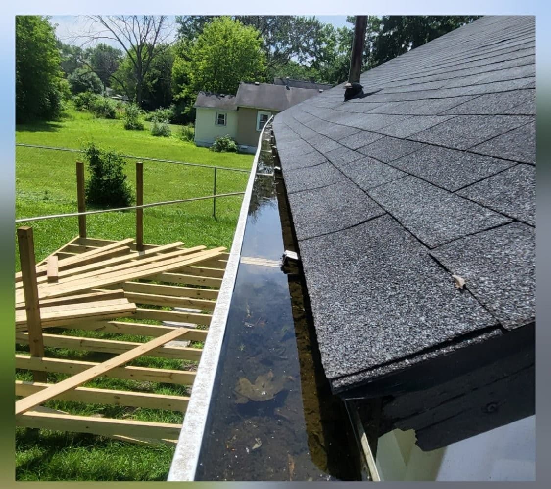 Gutter and fascia with dirt, streaks, and organic buildup before cleaning
